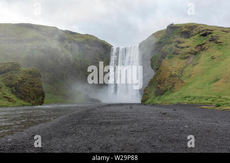 Der skógafoss Wasserfalls auf die skógá River im Süden von Island. Stockfoto