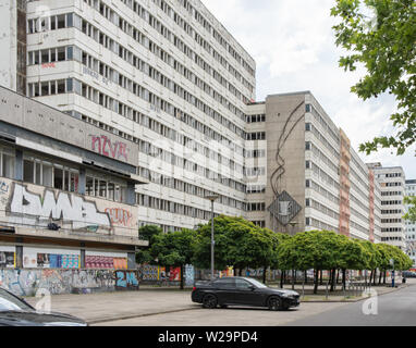 Das 1970 erbaute Haus der Statistik in Berlin-Mitte war das ehemalige Statistikzentrum der Stasi, der DDR-Geheimpolizei. Stockfoto
