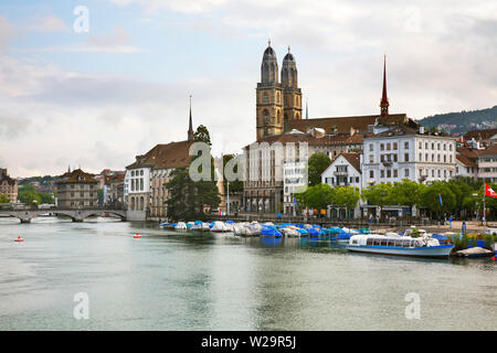Ufer der Limmat in Zürich. Schweiz Stockfoto