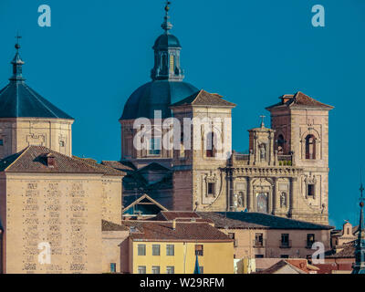 Iglesia de los Jesuitas, San Ildefonso, Jesuitenkirche, Toledo, Spanien an einem sonnigen Tag Stockfoto