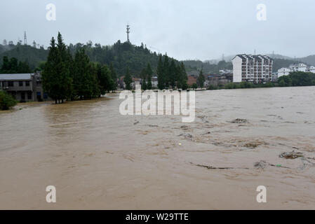 Fujian, China. 07 Juli, 2019. Foto am 7. Juli 2019 zeigt einen überfluteten Gebiet nach einer Reihe von intensiven Regenfällen in das Grafschaft Sanming, im Südosten der chinesischen Provinz Fujian. Quelle: Xinhua/Alamy leben Nachrichten Stockfoto