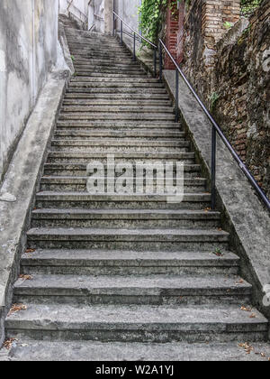 Steile Treppe hinauf zu den Trsat Burg. Stockfoto