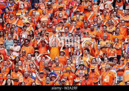 Lyon, Frankreich. 07 Juli, 2019. LYON, 07-07-2019, Groupama Stadion, Wm 2019, USA - Niederlande (Frauen). Niederlande Fans und Unterstützer während das Spiel USA - Niederlande (Frauen). Credit: Pro Schüsse/Alamy leben Nachrichten Stockfoto