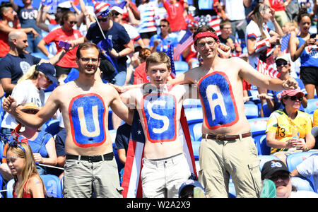 Lyon, Frankreich. 07 Juli, 2019. Décines-Charpieu: Fußball, Frauen: WM, USA - Niederlande, Final, Stade de Lyon: US-Fans im Stadion. Quelle: dpa Picture alliance/Alamy leben Nachrichten Stockfoto