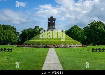 Weltkrieg zwei deutsche militärische Krieg grab Friedhof Denkmal in der Nähe von Omaha Beach in La Cambe, Normandie, Frankreich. Stockfoto