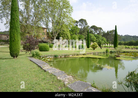 Formale Gärten Château La Canorgue Domaine oder Wine Estate Bonnieux Luberon Provence. Einstellung der Film 2006 ein gutes Jahr basierend auf dem Roman von Peter Mayle Stockfoto