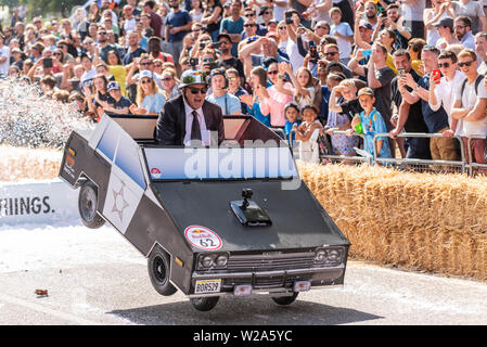 Red Bull Seifenkistenrennen an der "Ally Pally" in London, die sich in der Alexandra Park unter Alexandra Palace. Rund 60 Teams eingegeben, können Sie über die Konturen der Schwerkraft zu erlauben, die Vereinten Nationen zu senden mit handgefertigten soapbox Karren hinunter den Kurs mit Rampen von verschiedenen Designs, die manchmal die Karren Schäden, da sie Land Stockfoto