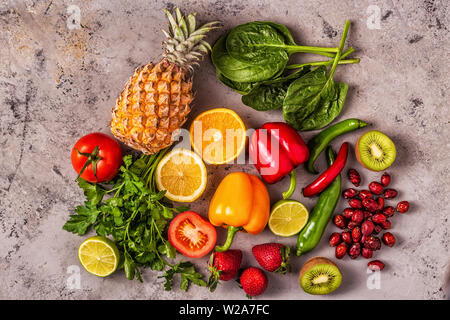 Obst und Gemüse ist reich an Vitamin C gesund essen. Ansicht von oben Stockfoto