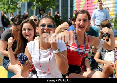 New York City, New York, USA. 7. Juli 2019. 2019. United State Football/Soccer Anhänger in Kraft im World Trade Center (WTC) in New York am 7. Juli 2019, für eine outdooruhr Partei zur Unterstützung des Team USA bei der FIFA Frauen-WM-Endrunde in Lyon, Frankreich gegen die Niederlande. Credit: G. Ronald Lopez/ZUMA Draht/Alamy leben Nachrichten Stockfoto