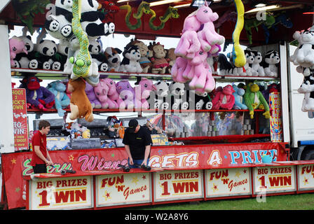Einen allgemeinen Überblick über ein SideShow-Gerät in der Kirmes am 2019 Northampton Town anzeigen Stockfoto