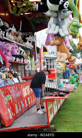 Einen allgemeinen Überblick über ein SideShow-Gerät in der Kirmes am 2019 Northampton Town anzeigen Stockfoto