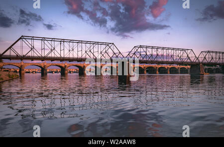 Walnut Street Bridge - Purple Sky Stockfoto