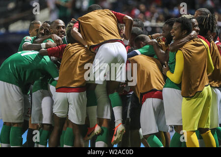 Alexandria, Ägypten. 07 Juli, 2019. Madagaskar Spieler feiern zählen während der 2019 Afrika Cup der Nationen Umlauf von 16 Fußballspiel zwischen Madagaskar und der DR Kongo an der Alexandria Stadium. Credit: Omar Zoheiry/dpa/Alamy leben Nachrichten Stockfoto