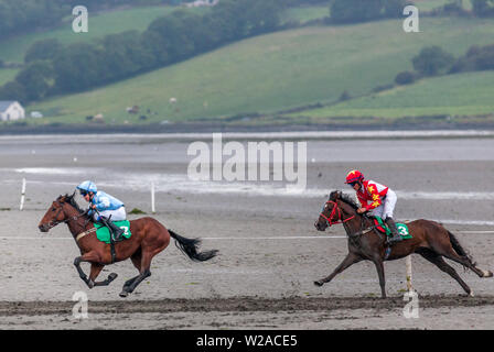 Courtmacsherry, Cork, Irland. 07 Juli, 2019. Hallo Donner galoppiert vor schlechter Verlierer die Stewards Platte an der jährlichen Ausrichtung, Rennen zu gewinnen, die in Courtmacsherry, Co Cork, Irland, statt. Stockfoto