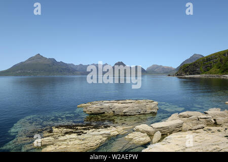 Blick von Elgol auf Loch Skavaig auf die Cuillin Hills Stockfoto