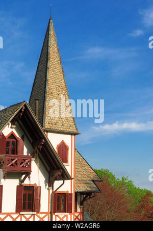 Ein Schweizer Haus in der alpinen Bergwelt. Stockfoto