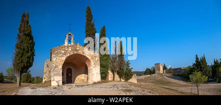 Mitteleteranische Landschaft in der Kapelle Saint-Sixte d'Eygalières. Provence, Frankreich. Stockfoto