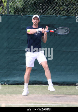 Andy Murray (GBR) bei seinem Training am Tag fünf Meisterschaften in Wimbledon Tennis, Wimbledon, London am 5. Juli 2019 Stockfoto