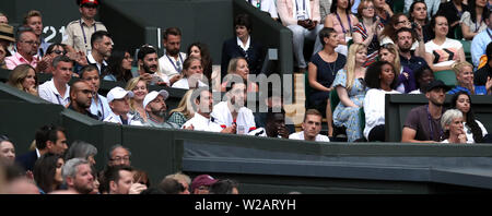 London, Großbritannien. 06 Juli, 2019. Kim Murray (links) und Judy Murray (ganz rechts) Schauen angespannt während der Andy Murray und Serena Williams im gemischten Doppel gegen Andreas Mies und Alexa Guarachi am Tag sechs an der Wimbledon Championships Tennis, Wimbledon, London am 6. Juli 2019 Credit: Paul Marriott/Alamy leben Nachrichten Stockfoto