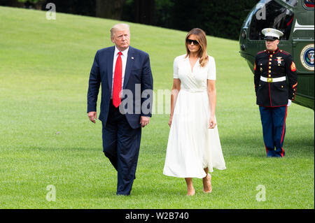Washington, United States. 07 Juli, 2019. Präsident Donald Trump und First Lady Melania Trump Wandern auf dem South Lawn von Marine One im Süden Vorhalle des Weißen Hauses in Washington, DC. Credit: SOPA Images Limited/Alamy leben Nachrichten Stockfoto