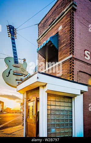 Die Sonne geht auf Sun Studio, Sept. 6, 2015. Die Aufnahme Studio und Label wurden berühmt durch Sänger wie Elvis Presley und Johnny Cash. Stockfoto