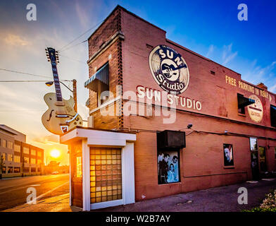 Die Sonne geht auf Sun Studio, Sept. 6, 2015. Die Aufnahme Studio und Label wurden berühmt durch Sänger wie Elvis Presley und Johnny Cash. Stockfoto