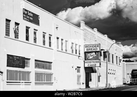 Vintage signage bleibt bei Wunder Brot Bäckerei, Sept. 12, 2015 in Memphis, Tennessee. Stockfoto