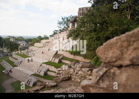 Templo de la Cruz Foliada, Tempel des Blättrig Kreuz. Palenque, Chiapas, Mexiko. Stockfoto