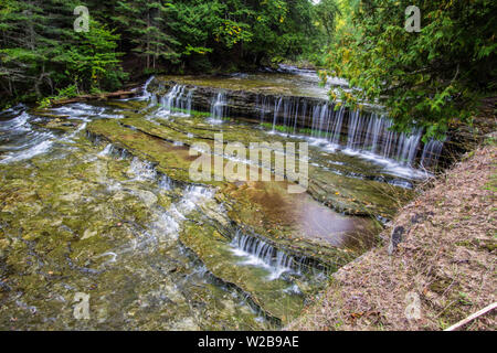 Wildnis Wasserfall. Schöne Au Zug fällt ist eine von vielen Wasserfällen außerhalb von Munising in Alger County, Michigan. Stockfoto