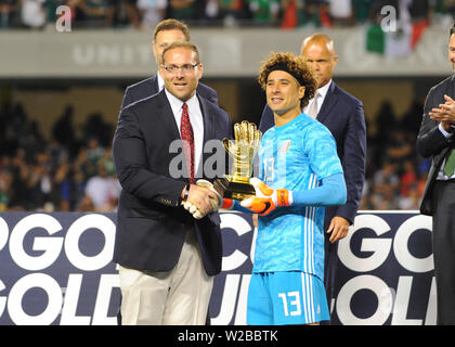 Chicago, IL, USA. 07 Juli, 2019. Mexiko Torwart, Guillermo Ochoa (13), erhält eine Auszeichnung nach 2019 CONCACAF Gold Cup, Meisterschaft, zwischen den Vereinigten Staaten und Mexiko, an dem Soldier Field in Chicago, IL. Credit: Kevin Langley/CSM/Alamy leben Nachrichten Stockfoto