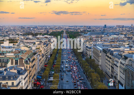 Paris Frankreich Luftbild Skyline der Stadt an der Champs Elysees Straße Stockfoto