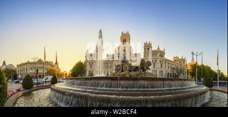 Madrid Spanien, City Skyline Sonnenaufgang Panorama Cibeles Brunnen und CentroCentro Stockfoto