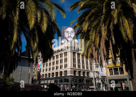 San Francisco, CA, USA. 5. Okt, 2018. Colin Kaepernick NIKE ad in Union Square San Francisco, CA am 5. Oktober 2018. Copyright Paul Kitagaki Jr Ã' © 2018. Credit: Paul Kitagaki jr./ZUMA Draht/Alamy leben Nachrichten Stockfoto