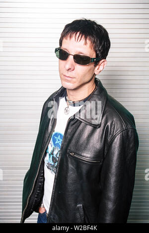 Jonathan Donahue von Mercury Rev fotografiert Backstage an der Universität Newcastle am 7. Oktober 2001. England, Vereinigtes Königreich. Stockfoto