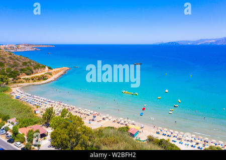 Berühmte Sandstrand von Almyros und der Fluss in der Nähe von Agios Nikolaos, Kreta, Griechenland. Stockfoto