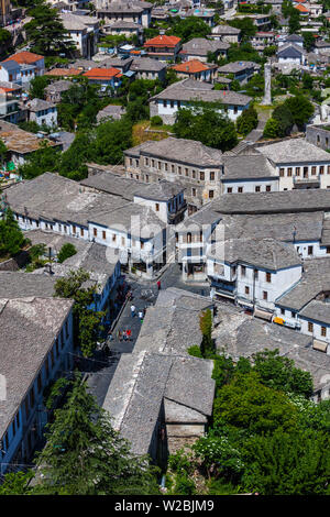 Albanien, Gjirokastra, erhöhte Stadt Blick von der Burg Stockfoto