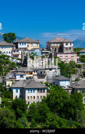 Albanien, Gjirokastra, erhöhte Stadt Blick von der Burg Stockfoto