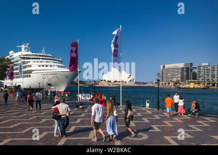 Australien, New South Wales, New South Wales, Sydney, Circular Quay und Kreuzfahrtschiff Stockfoto