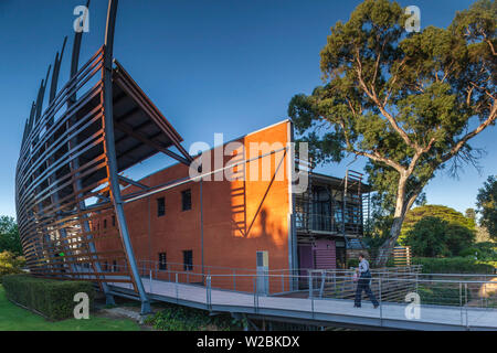 Australien, South Australia, Adelaide, National Wine Centre of Australia, außen, dawn Stockfoto