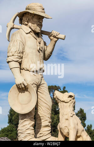 Australien, Victoria, VIC, Ballarat, Statue von Gold Miner und Hund Stockfoto