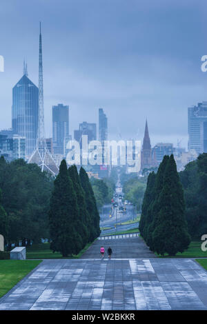 Australien, Victoria, Melbourne, VIC, Skyline aus dem Heiligtum der Remebrance in der Kings Domain, morgen Stockfoto