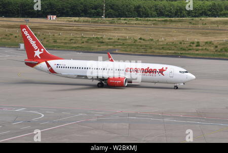 Köln, Deutschland. 05. Juli, 2019. Eine Boeing 737 der türkischen Fluggesellschaft Corendon Airlines auf dem Vorfeld des Flughafens Köln Bonn Credit: Horst Galuschka/dpa/Alamy leben Nachrichten Stockfoto