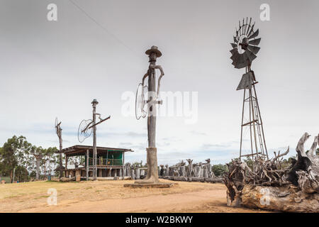 Australien, Western Australia, The Southwest, Boyup Brook, Harvey Dicksons Country Music Centre, Gitarrenspiel Riesen in der Rodeo Arena Stockfoto