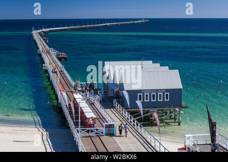 Australien, Western Australia, The Southwest, Busselton, Busselton Jetty, am längsten in südliche Hemisphäre, 1841 Meter in der Länge, erhöht, Ansicht Stockfoto