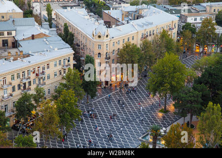 Aserbaidschan, Baku, Blick auf die Stadt über Fountain Square suchen Stockfoto