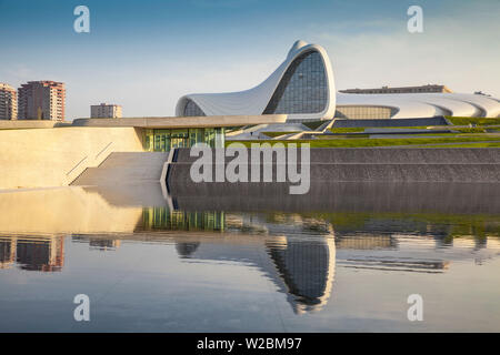 Aserbaidschan, Baku, Heydar Aliyev Kulturzentrum - eine Bibliothek, Museum und Konferenzzentrum Stockfoto