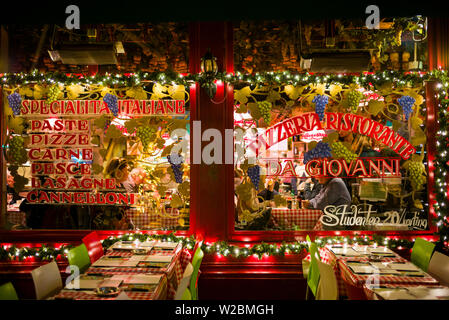 Belgien, Antwerpen, Oude Kornmarkt Straße, Restaurant, abends Stockfoto