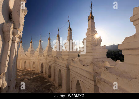 Myanmar (Burma), Mandalay, Mingun, Hsinbyume Paya buddhistische Stupa Stockfoto
