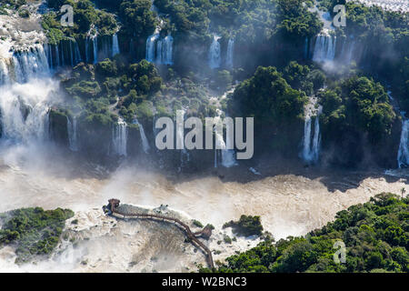 Luftaufnahme über Iguacu Falls, Iguacu (Iguazu) National Park, Brasilien Stockfoto