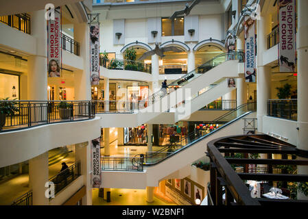 Kanada, Quebec, Montreal, Les Cours Mont-Royal, Einkaufszentrum Stockfoto